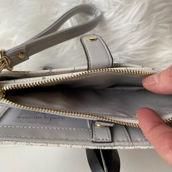 Nanette Lepore Scrolled Geometric Wallet Wristlet Old Money Travel Vacation - Picture 6 of 10